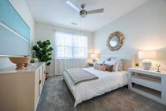 Madison Shores in Pensacola, FL - Foto de edificio - Building Photo