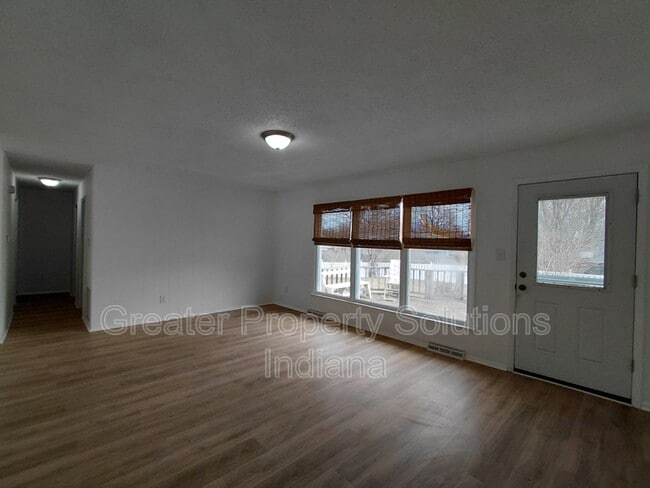 7705 Whitcomb St in Merrillville, IN - Building Photo - Building Photo