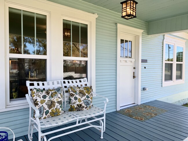 1804 N Elm St in Denton, TX - Foto de edificio - Building Photo
