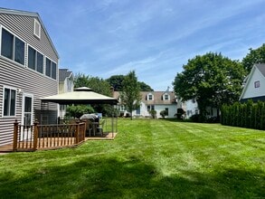 12 Elm Ave in Westbrook, CT - Foto de edificio - Building Photo