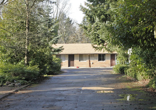 Washington Square Apartments in Lakewood, WA - Building Photo - Building Photo