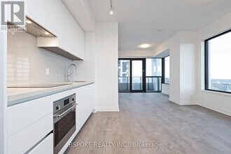 4015 The Exchange in Mississauga, ON - Building Photo - Building Photo