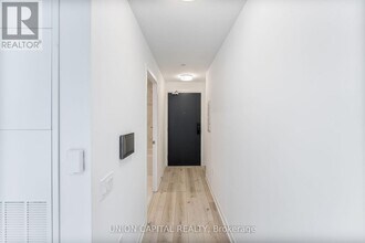 395 Dundas St W in Oakville, ON - Building Photo - Building Photo