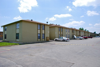 Carpenters Cove Apartments in Dallas, TX - Building Photo - Building Photo