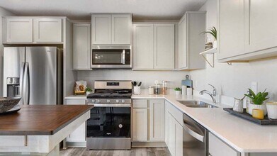 5126 Stable View Dr in Woodbury, MN - Building Photo - Building Photo