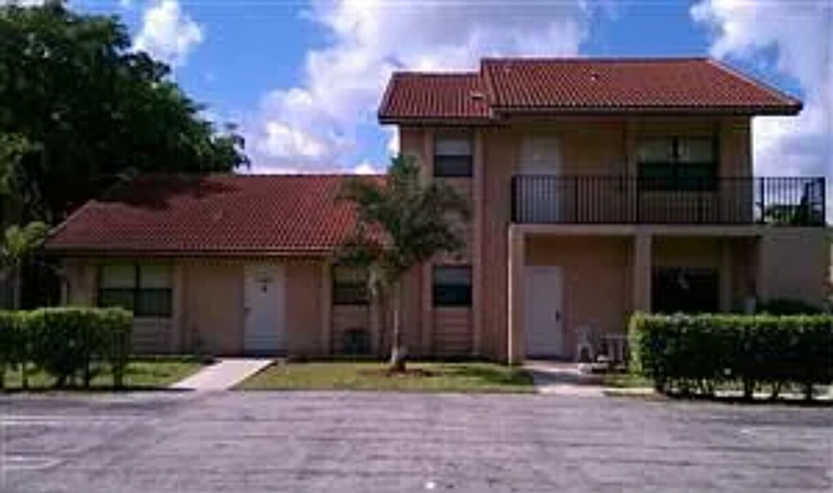 11604 NW 45th St, Unit 11604 upstairs in Coral Springs, FL - Foto de edificio