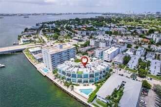 2000 Bay Dr in Miami Beach, FL - Building Photo - Building Photo