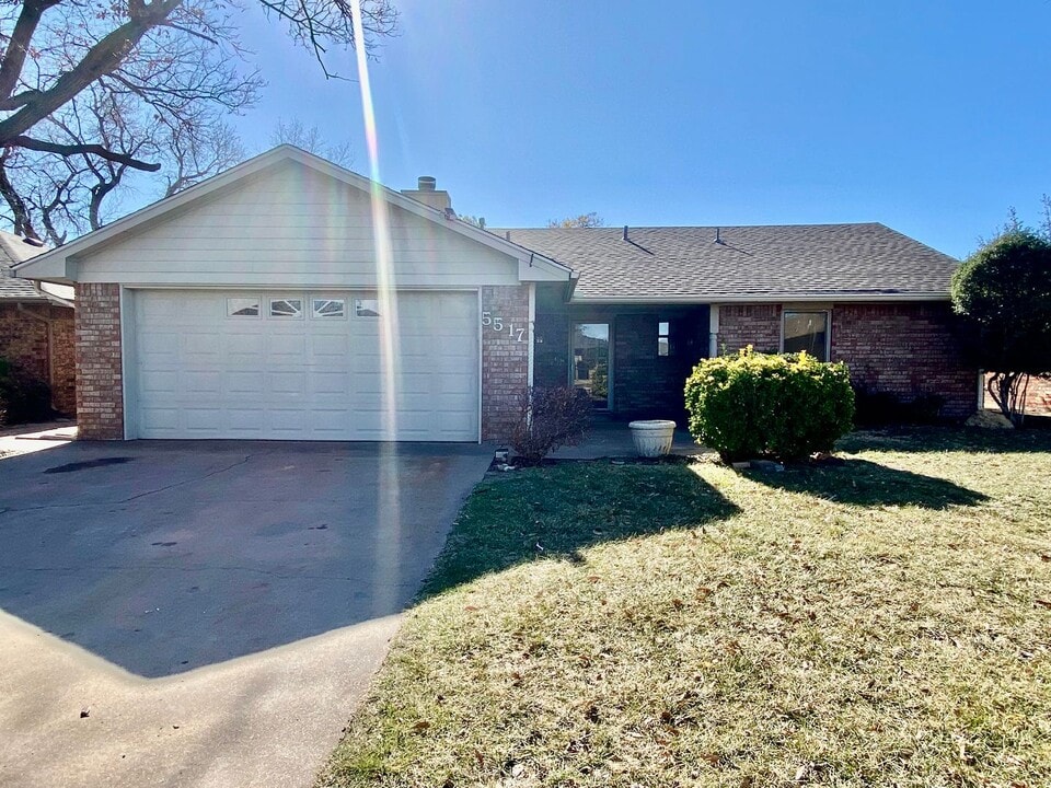 5517 Fountain Head Dr in Enid, OK - Building Photo