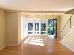 75 Hamilton St, Unit 9 in Cambridge, MA - Foto de edificio - Building Photo