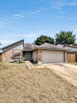 2038 Woodland Hills Dr in Missouri City, TX - Building Photo