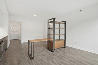 223 W Hubbard St in Chicago, IL - Building Photo - Building Photo