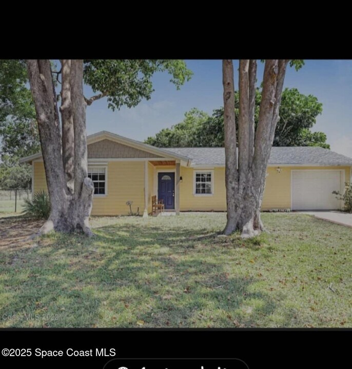3384 Elizabeth St in West Melbourne, FL - Building Photo