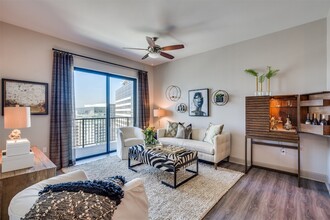 9789 Katy Fwy, Unit 1212 in Houston, TX - Building Photo - Building Photo