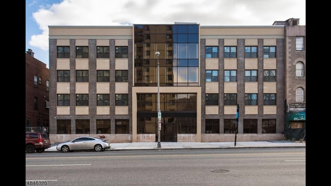 90 Clinton Ave, Unit Apt 407