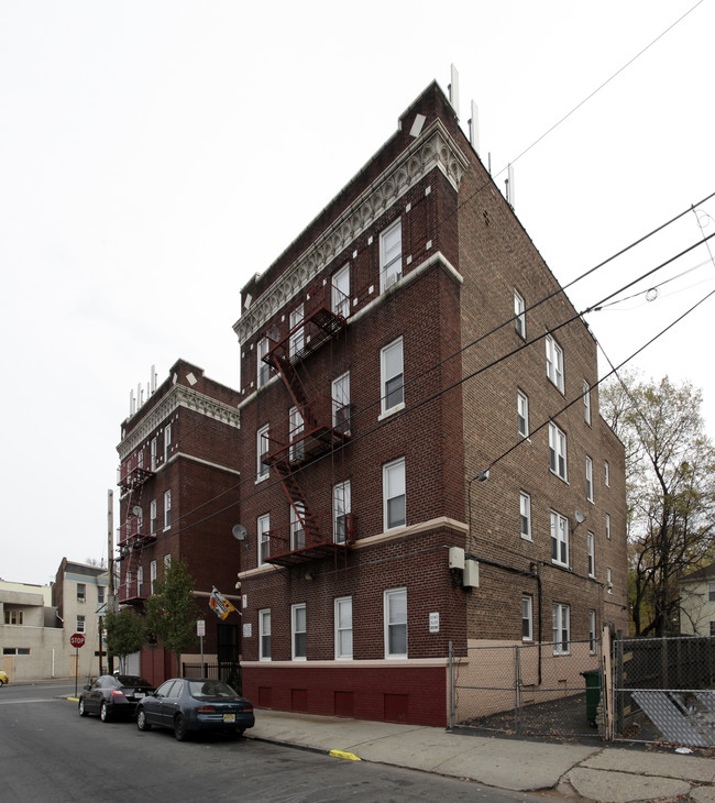 2 Columbia Avenue Apartments in Newark, NJ - Foto de edificio - Building Photo