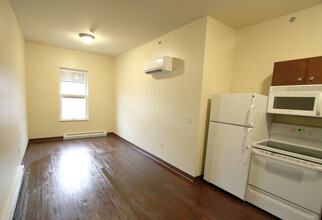 152 W Main St, Unit 2 AD in Bloomsburg, PA - Building Photo - Building Photo