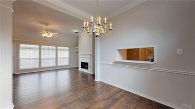 402 Moss Hill Rd in Irving, TX - Foto de edificio - Building Photo