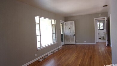 110 Danville in San Antonio, TX - Building Photo - Building Photo