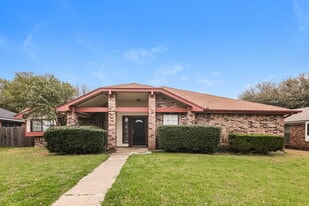 3702 Knights Bridge Dr in Rowlett, TX - Building Photo