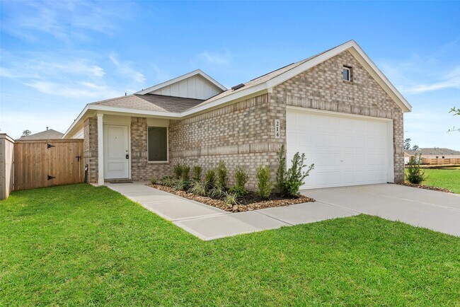 214 Forest W St in Magnolia, TX - Building Photo - Building Photo