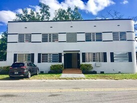 375 SW 19th Ave in Miami, FL - Building Photo