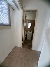 819 N Alta Vista Blvd, Unit 2 in Los Angeles, CA - Building Photo - Building Photo