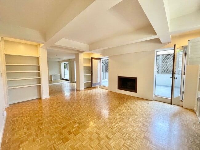property at 2111 Franklin St
