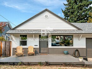 3485 NE Lombard Ct in Portland, OR - Building Photo - Building Photo