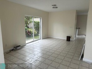 10535 NW 57th St in Coral Springs, FL - Building Photo - Building Photo