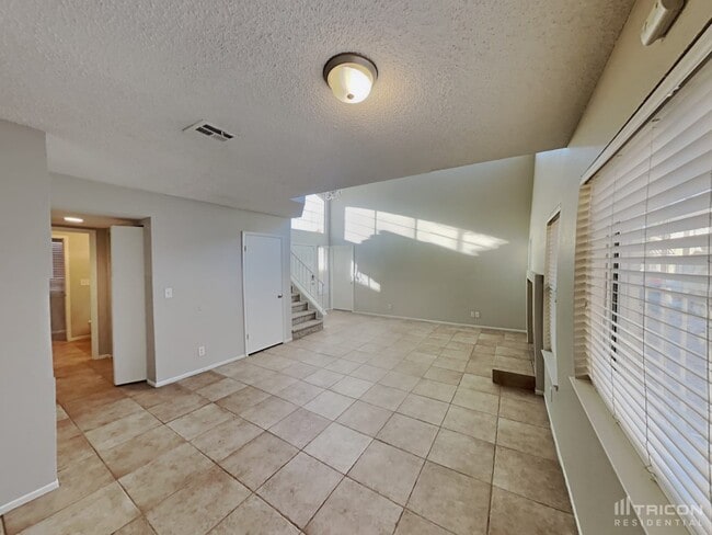 5848 Goodsprings Ct in Las Vegas, NV - Building Photo - Building Photo