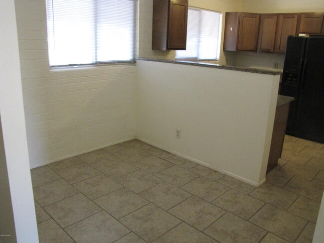 1031 S Carnegie Dr in Tucson, AZ - Building Photo - Building Photo