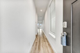 3028 Crown Gate Dr in Houston, TX - Building Photo - Building Photo