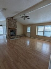 2005 Holly Springs Dr in Taylor, TX - Building Photo - Building Photo