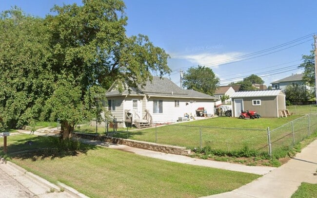 property at 232 E New York St