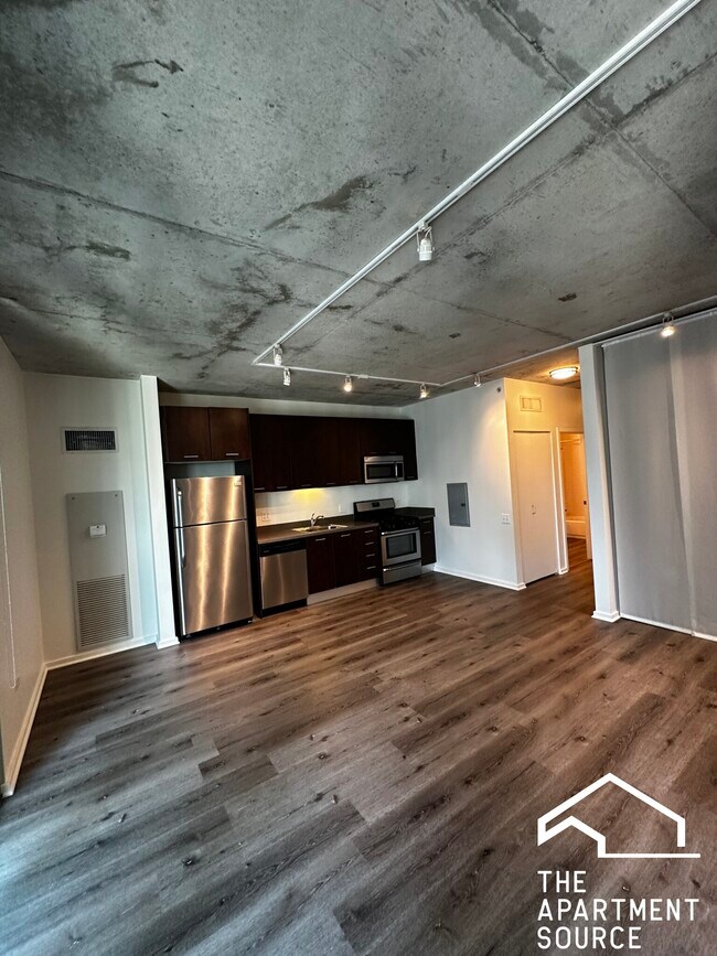 property at 659 W Randolph St