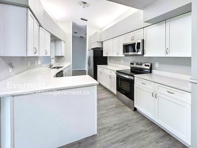 8321 Brandeis Cir E in Sarasota, FL - Building Photo - Building Photo