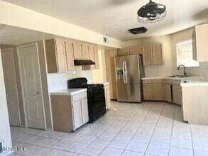 2437 Tirres Pl in El Paso, TX - Building Photo - Building Photo