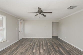 7829 Glencoe Dr in New Port Richey, FL - Building Photo - Building Photo