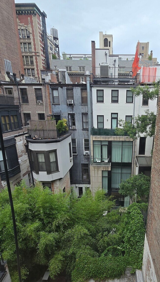 EAST 65 STREET in New York, NY - Building Photo - Building Photo