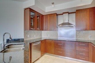 2409 N Ocean Blvd in Fort Lauderdale, FL - Building Photo - Building Photo
