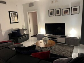 253 NE 2nd St, Unit 1808 in Miami, FL - Building Photo - Building Photo
