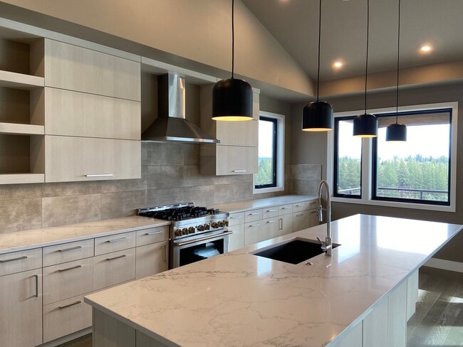 19131 Gateway Loop in Bend, OR - Building Photo - Building Photo