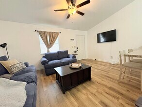 2073 Continental Ave in Tallahassee, FL - Building Photo - Building Photo