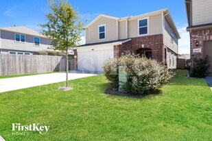 16603 Live Oak Canyon Dr in Houston, TX - Building Photo