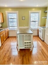 46 Aspinwall Ave, Unit 2F in Brookline, MA - Foto de edificio - Building Photo