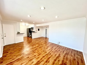 924 Gaviota Ave, Unit 303 in Long Beach, CA - Foto de edificio - Building Photo