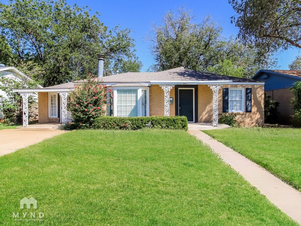 2204 31st St in Lubbock, TX - Building Photo