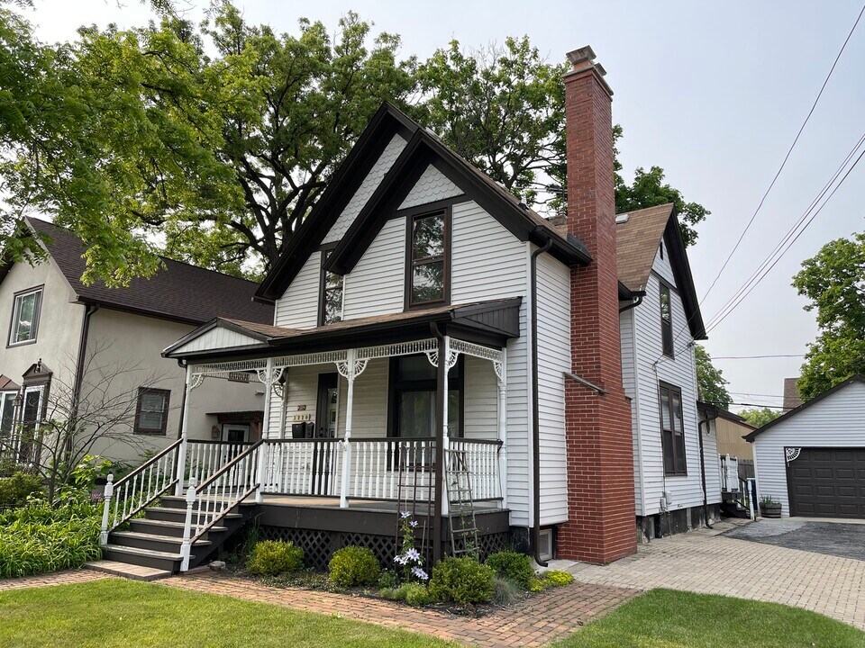 1220 Warren Ave in Downers Grove, IL - Building Photo