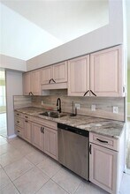 9421 Fruitland Ave in Englewood, FL - Building Photo - Building Photo