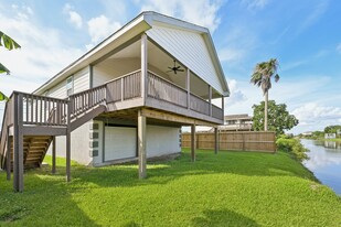 6935 W Holiday St in Hitchcock, TX - Building Photo